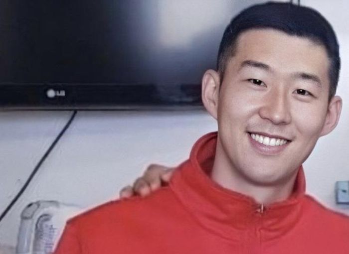  Cuối tháng 4 vừa qua, Son Heung-min đã tham dự khóa huấn luyện tại tiểu đoàn 91 trên đảo Jeju. Tiền đạo sinh năm 1992 tranh thủ khoảng thời gian nghỉ thi đấu vì ảnh hưởng của dịch bệnh, trở về quê nhà hoàn thành khóa đào tạo ngắn hạn, kéo dài 3 tuần. Sau khi kết thúc khóa huấn luyện, Son sẽ trở lại Anh để hội quân cùng Tottenham. 