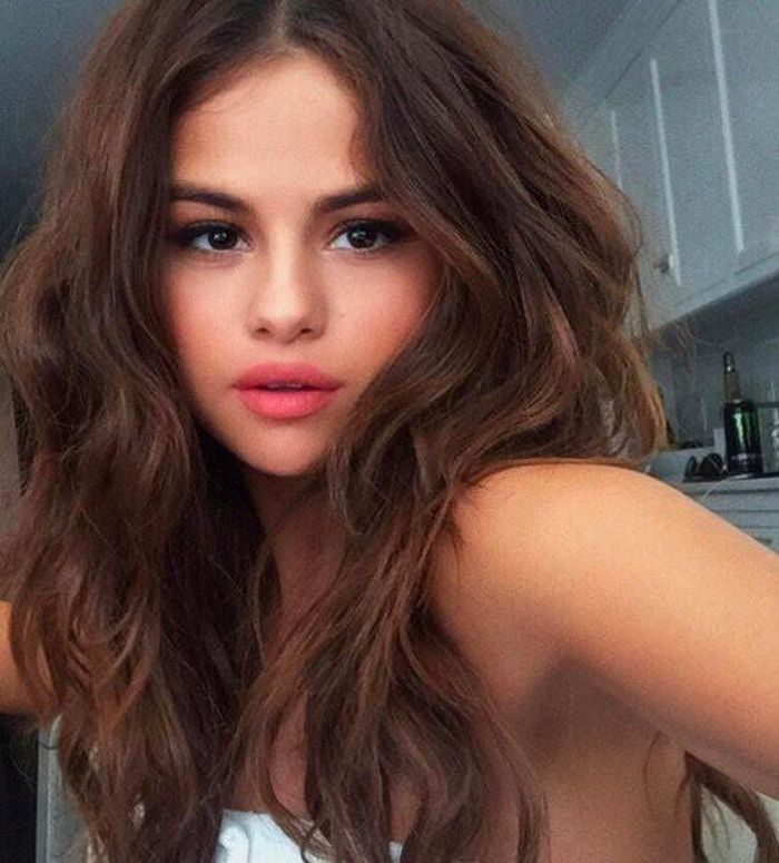  Theo phong cách trẻ trung hay gợi cảm, Selena Gomez vẫn luôn lọt top những mỹ nhân "không tuổi" với lượng fan "khủng" từ nhiều nơi trên thế giới. 