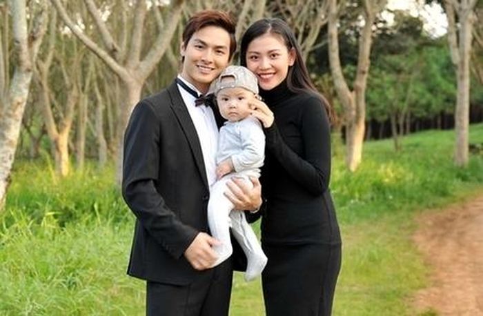 Chúng Huyền Thanh cùng chồng và con.