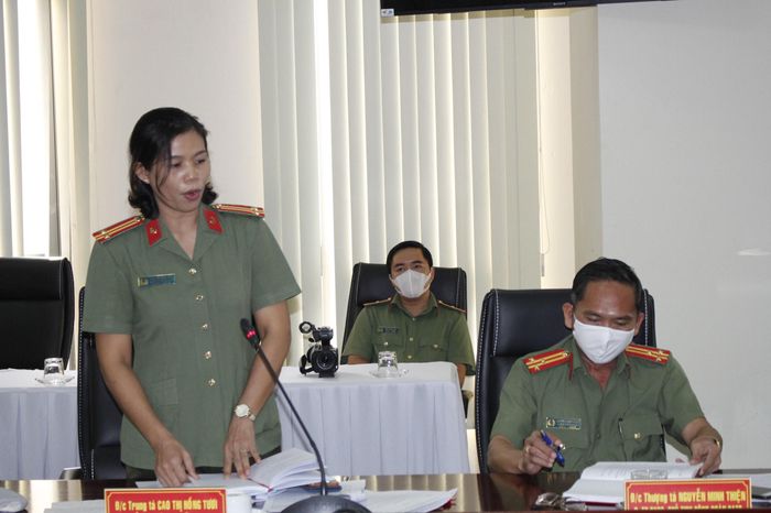 Đại diện Hội Phụ nữ CATP phát biểu.