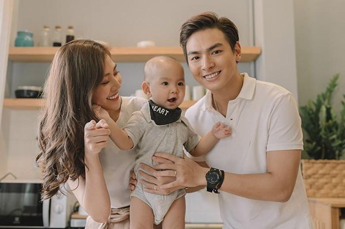 Chúng Huyền Thanh là cái tên được biết đến khi trở thành Á quân cuộc thi The Fcae 2016. Tuy nhiên cô bất ngờ dừng lại sự nghiệp để kết hôn sớm ở tuổi 21. 