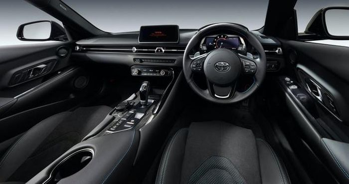 Nội thất của xe sử dụng các vật liệu cao cấp như Alcantara và da thật. Toàn bộ ghế, vô lăng, bảng táp-lô và ốp cửa được trang trí bằng các đường chỉ màu xanh tương phản. Phiên bản này khá tương đồng với chiếc Supra A91 Edition cho thị trường Bắc Mỹ, nhưng thiếu đi một số chi tiết như decal trên cột C hay cánh gió nhỏ bằng sợi carbon ở phía sau.