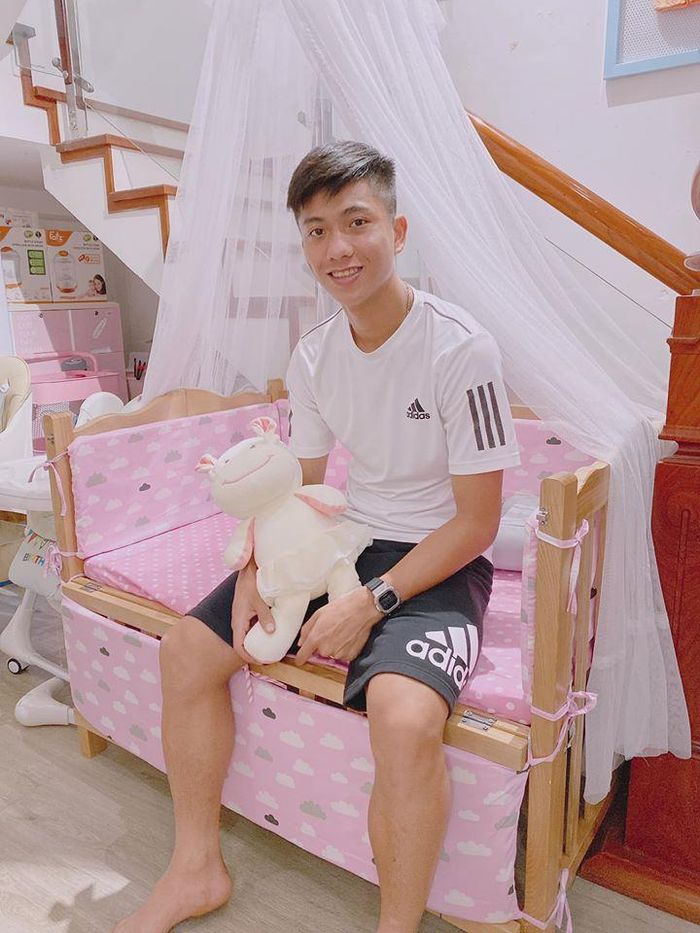 Phan Văn Đức sắm đồ chuẩn bị chào đón cô con gái đầu lòng