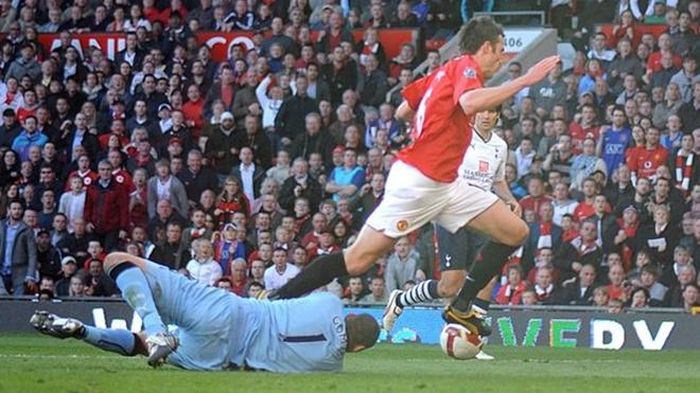 Tình huống Howard Webb cho MU hưởng 11m