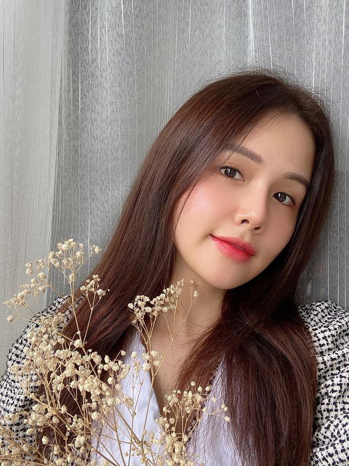 Xuất thân là một hot girl nhưng hiện tại Phanh Lee được biết đến với vai trò diễn viên. Cô nàng được đánh giá là có khả năng diễn xuất tốt, tự nhiên.