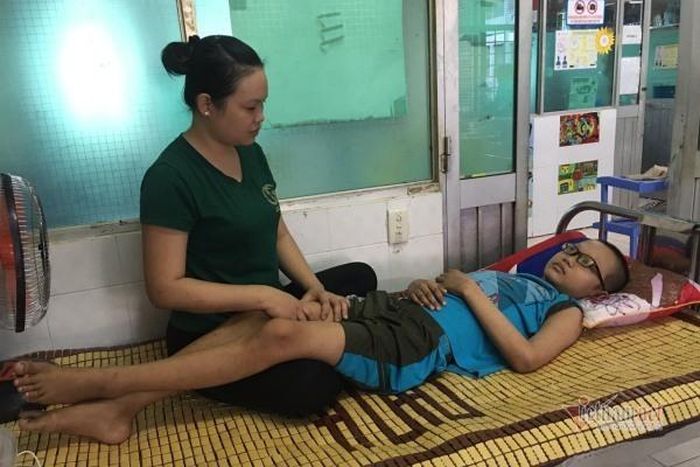 "Một năm có 12 tháng thì con phải ở viện mất 11 tháng rồi". 