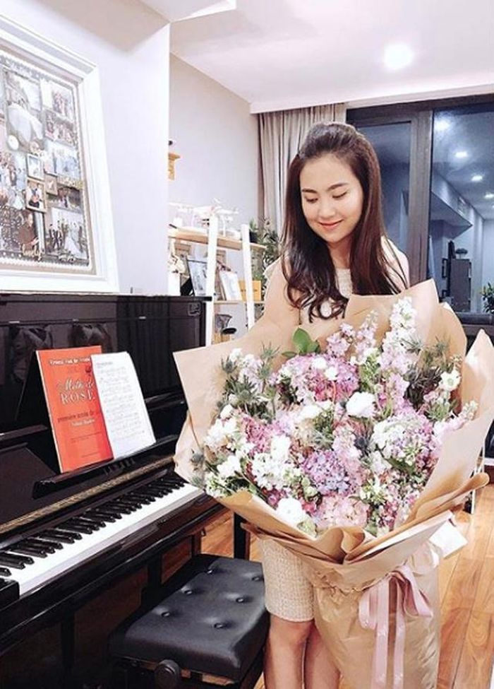 Những góc khác tại nơi ở của BTV truyền hình Mai Ngọc. Mai Ngọc từng là gương mặt MC quen thuộc của bản tin thời tiết VTV, được khán giả ưu ái đặt cho biệt danh "cô gái thời tiết" hay "hot girl thời tiết". Khoảng từ cuối năm 2018, cô chuyển sang dẫn bản tin Việt Nam hôm nay thuộc ban thời sự.