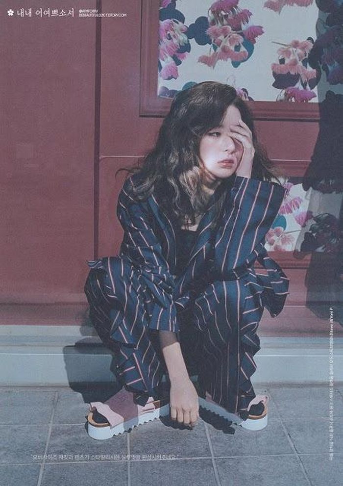  Trước những bài đăng tổng hợp ảnh họa báo của Seulgi, dân mạng Hàn Quốc để lại loạt bình luận khen ngợi. Có ý kiến nhận xét: "Seulgi vốn dĩ là thiên tài họa báo rồi", "Seulgi đã xinh lại còn biết cách tạo dáng nữa", "Ánh mắt quá đỉnh". Ảnh: Theqoo. 