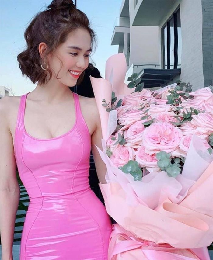 Ngọc Trinh khiến nhiều người thắc mắc vì giàu lên nhanh chóng và sở hữu khối tài sản khổng lồ.