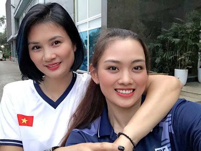 Sở hữu nhan sắc như hot girl và chiều cao 1m73 nổi bật, trên một chương trình truyền hình gần đây, Thu Hoài chia sẻ cô thường xuyên bị nhìn nhầm là người mẫu.