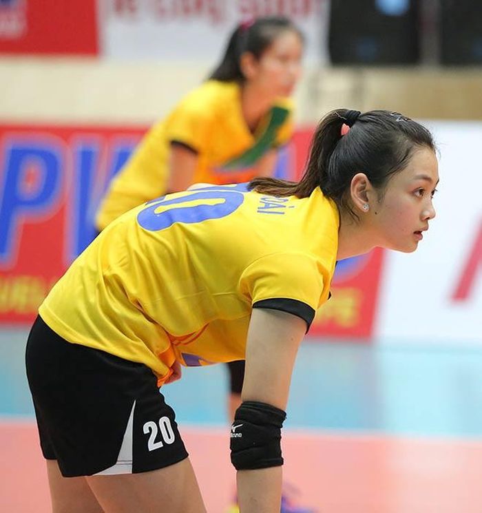 “Trước đây, ước mơ của tôi là trở thành tiếp viên hàng không. Tôi học cũng khá, trong đó môn học tốt nhất của tôi là tiếng Anh. Dù vậy, lúc đó tôi rất thần tượng chị Kim Huệ nên khi các thầy về tuyển chọn VĐV, tôi đã đăng ký và theo đuổi thể thao cho đến bây giờ”, Thu Hoài kể.