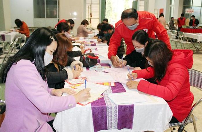 Hơn 1.000 người đăng ký hiến máu tại chương trình “Hiến máu cứu người - sinh mệnh của bạn và tôi”.