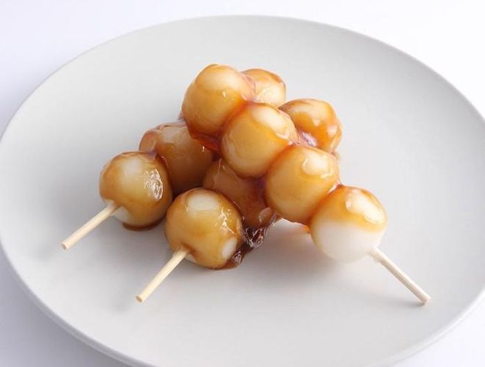  Bên cạnh Mochi, Dango cũng là một loại bánh tráng miệng phổ biến và được yêu thích tại xứ sở hoa anh đào 