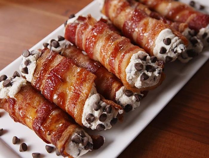  Độ giòn rụm của bánh Cannoli cùng sự tổng hòa hương vị của kem tươi, các loại hạt, chocolate, hoa quả sẽ chinh phục mọi thực khách khó tính 