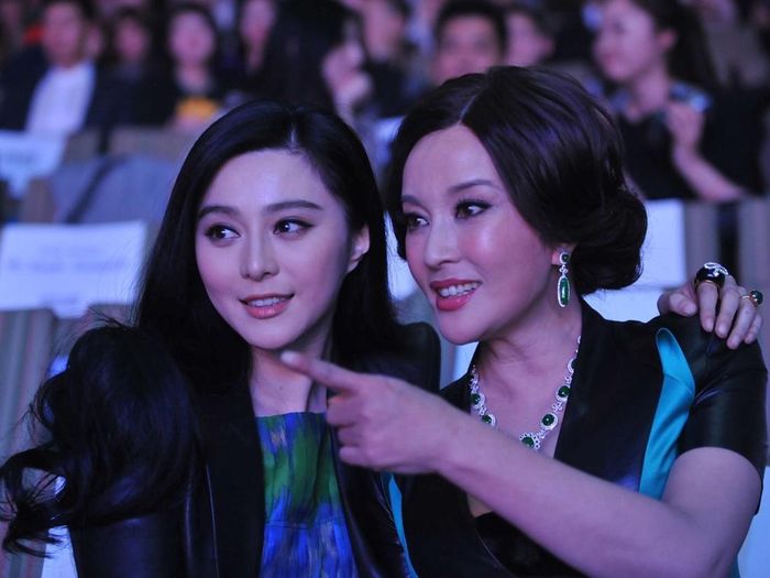 Lưu Hiểu Khánh - Phạm Băng Băng một bức ảnh, một số phận. Cả hai đều vướng bê bối trốn thuế khi đang ở đỉnh cao danh vọng.