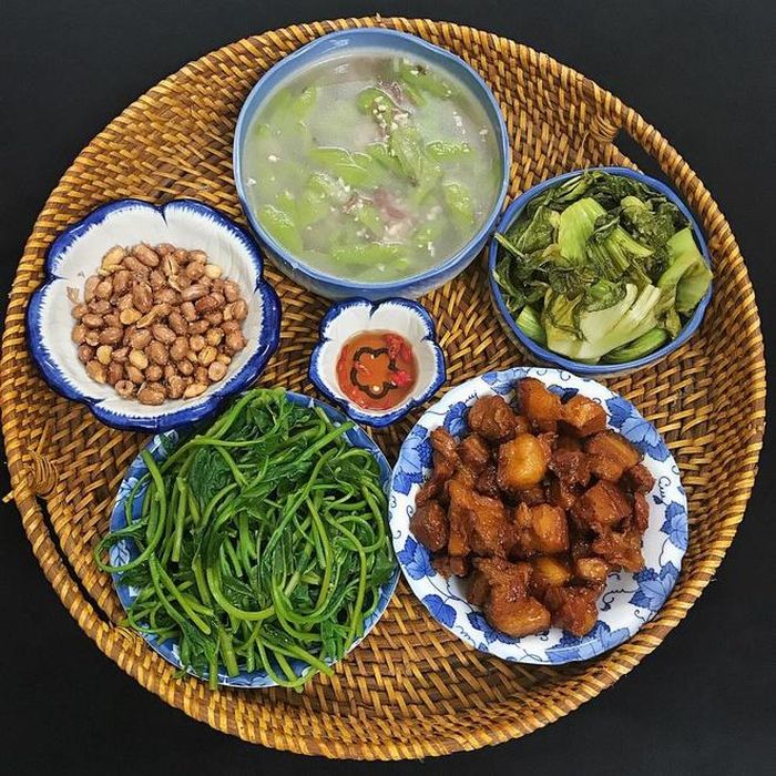 Bữa cơm gia đình chẳng sơn hào hải vị nhưng vẫn luôn là hương vị khó quên. Ảnh: Tô Hưng Giang.