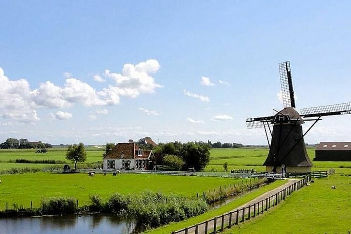 Trước những tiến bộ công nghệ, những cối xay gió tại Kinderdijk vẫn duy trì hoạt động, phòng khi những thiết bị hiện đại gặp trục trặc.