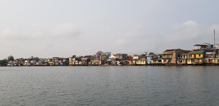 Phố cổ Bao Vinh khi chưa sơn lại nhìn rất nhếch nhác.