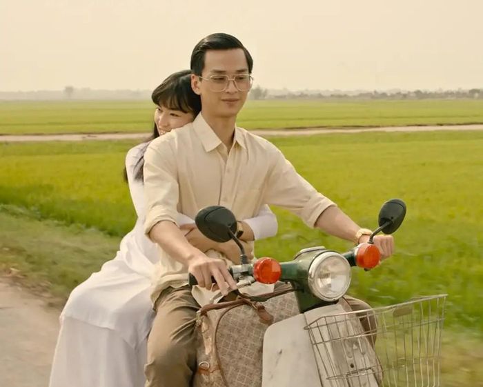 Thầy giáo làng trong phim “Mắt biếc” lại là tay chơi hàng hiệu