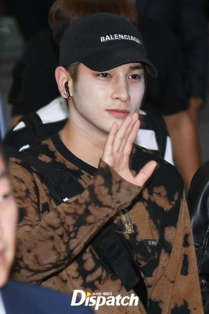 Hangyul với gương mặt “được” make up loang lổ chỗ trắng chỗ đen