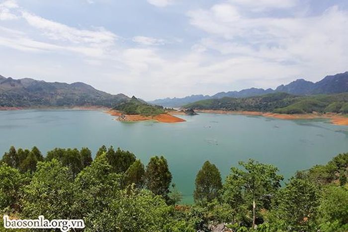 Bên cạnh đảo Pu Dăn còn có một số đảo nhỏ