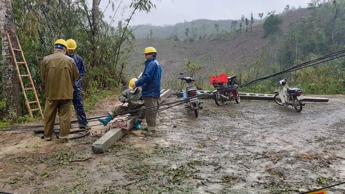  Trận mưa lớn tại Điện Biên làm ảnh hưởng đến lưới điện.