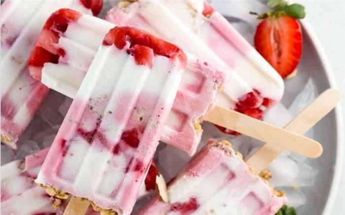 Kem: Ăn kem vào buổi tối sẽ gây ảnh hưởng xấu đến sức khỏe và vóc dáng do chất béo trong kem có thể tích trữ gây ra tiểu đường, mất ngủ.