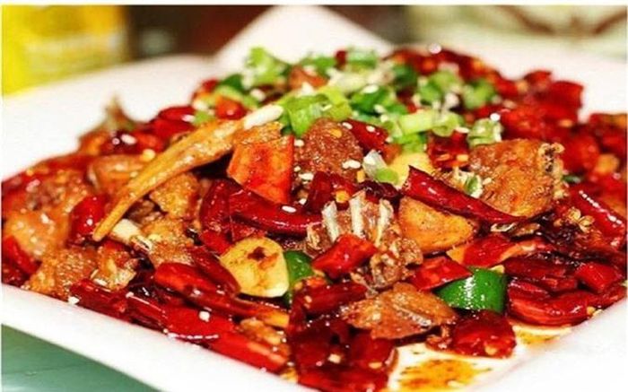 Thực phẩm cay: Các loại thực phẩm cay thường gây ra chứng ợ nóng, ảnh hưởng đến tiêu hóa và làm rối loạn dạ dày, gây ảnh hưởng xấu cho giấc ngủ.