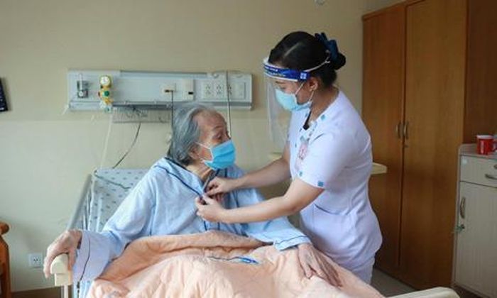 Điều dưỡng chăm sóc người bệnh cao tuổi
