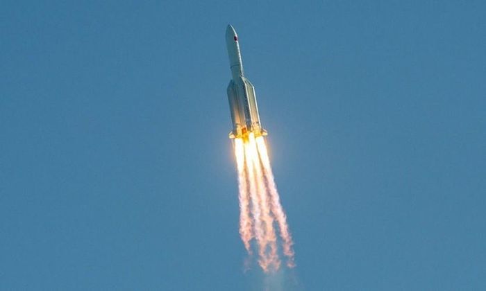  Theo Spaceflight Now, tên lửa Trung Quốc bay theo quỹ đạo nằm giữa hai vĩ tuyến 41,1 bắc và nam, có nghĩa là việc tái nhập bầu khí quyển có thể xảy ra ở cả các địa điểm xa về phía bắc như New York lẫn các địa điểm xa về phía nam như Wellington, New Zealand. 