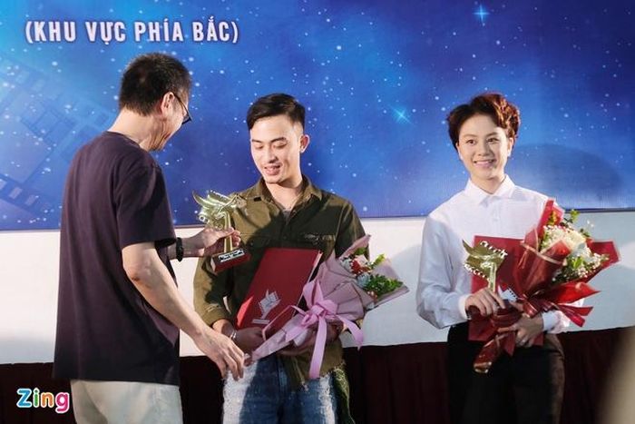  Với vai Ánh Dương trong Về nhà đi con, Bảo Hân thắng giải Diễn viên triển vọng. Trên sân khấu lễ trao giải, 10X chia sẻ cô cảm thấy vừa run, vừa bất ngờ vì vai diễn đầu tay đã để lại dấu ấn lớn như vậy. Bảo Hân tâm sự giải thưởng sẽ là động lực để cô cống hiến nhiều hơn nữa cho con đường nghệ thuật mà mình theo đuổi. 