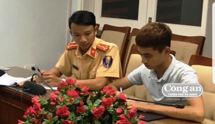 Lực lượng CA lấy lời khai của Hải.