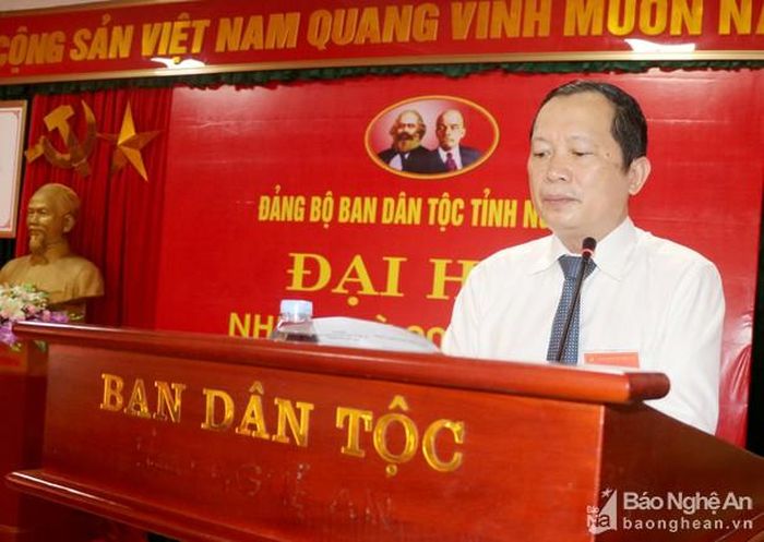 Đồng chí Lương Thanh Hải - Ủy viên BCH Đảng bộ tỉnh, Bí thư Đảng bộ, Trưởng ban Dân tộc tỉnh trình bày báo cáo chính trị tại Đại hội. Ảnh: Thu Hương