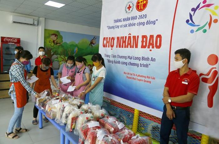 Mô hình "Chợ nhân đạo" được triển khai tại Trung tâm thương mại Long Bình An (TP Tuyên Quang).