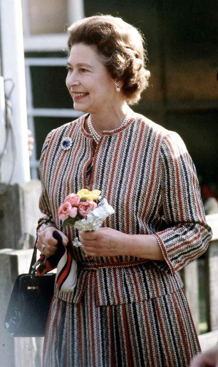 Elizabeth II còn giữ vai trò người đứng đầu nhà nước của nhiều quốc gia nhất thế giới.