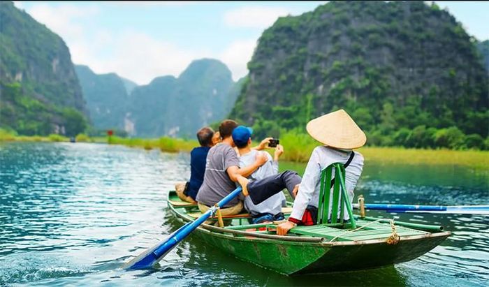 Các đơn vị du lịch địa phương cũng chủ động giảm giá vé