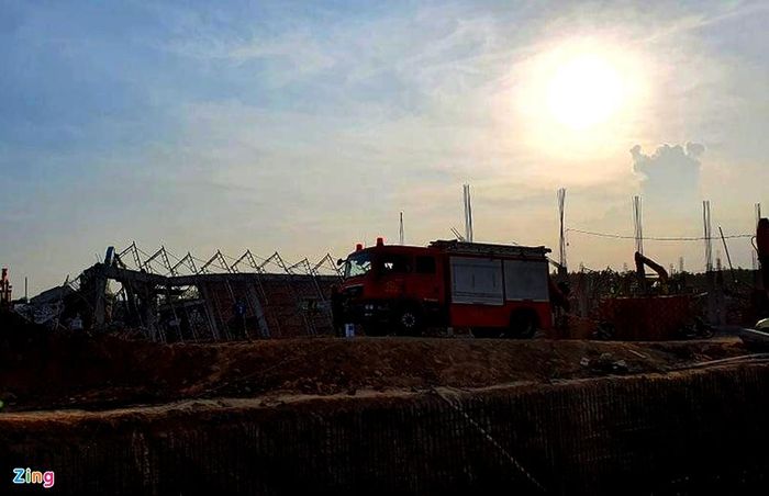  Vụ tai nạn khiến gần 30 người bị vùi lấp trong đống đổ nát. 