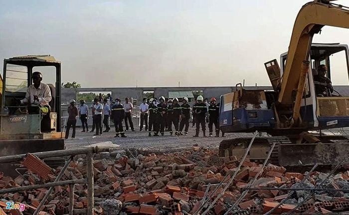  Nguyên nhân vụ sập công trình xây dựng đang được lực lượng chức năng tỉnh Đồng Nai làm rõ. 