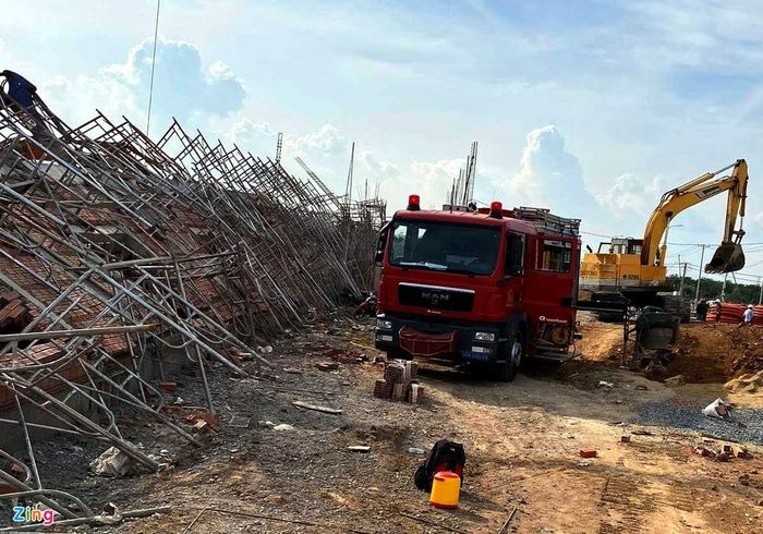  Lúc 17h30, trao đổi với Zing, ông Phan Huy Anh Vũ, Giám đốc Sở Y tế Đồng Nai, cho biết hiện đã có 10 người tử vong và 14 người bị thương được đưa đi cấp cứu. 