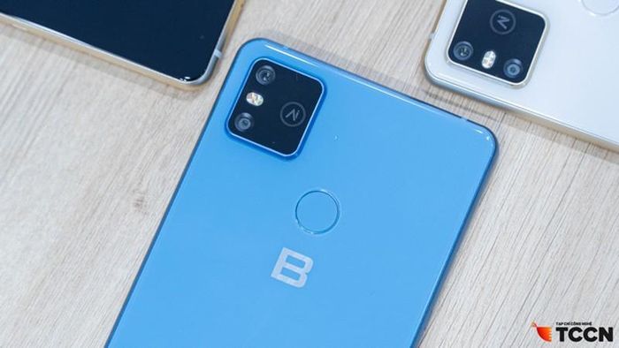  Bphone B86 vừa ra mắt cũng được "độ" mạnh về cụm camera bếp từ AI với khả năng chụp ảnh điện toán vẫn cần thời gian để chứng minh thêm về chất lượng ảnh.