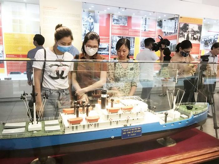 Nhiều hiện vật Trưng bày thu hút đông đảo công chúng. 