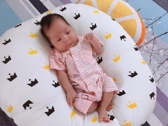 Bé trai của sản phụ T.T.H đã ba tháng tuổi và phát triển khỏe mạnh sau khi được các bác sĩ truyền ối để nuôi thêm hai tháng trong bào thai.
