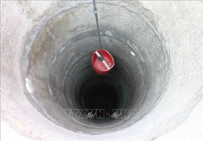 Tình trạng khô hạn kéo dài khiến hàng trăm giếng đào ở Phú Yên bị cạn kiệt.