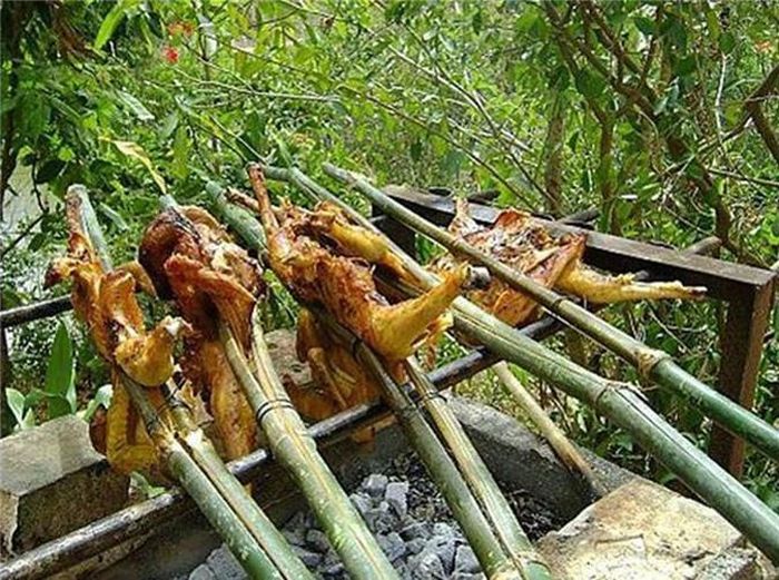 Gà nướng bản Đôn.