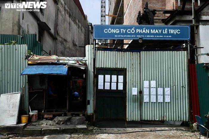 UBND quận Ba Đình khẳng định phương án, giải pháp tháo dỡ, phá dỡ đã được Sở Xây dựng chấp thuận và UBND quận phê duyệt. UBND phường Điện Biên đã niêm yết công khai toàn bộ các văn bản này tại hiện trường xử lý công trình vi phạm trật tự xây dựng.