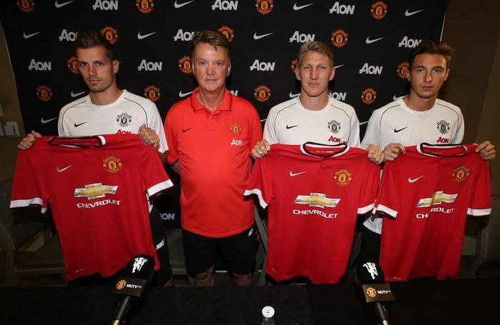  Các đời HLV MU sau này phải mua sắm liên tục để thay đổi đội hình mà Sir Alex để lại. Ảnh: Getty. 