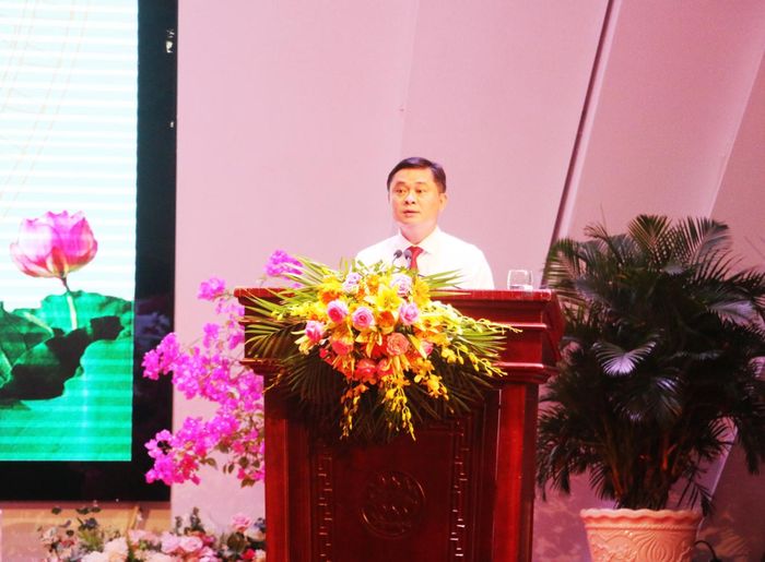  Đồng chí Thái Thanh Quý, Ủy viên dự khuyết Trung ương Đảng, Bí thư Tỉnh ủy Nghệ An đọc diễn văn tại lễ kỷ niệm.