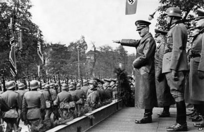 Khi Thế chiến 2 nổ ra, phát xít Đức tổ chức xâm lược Ba Lan năm 1939.