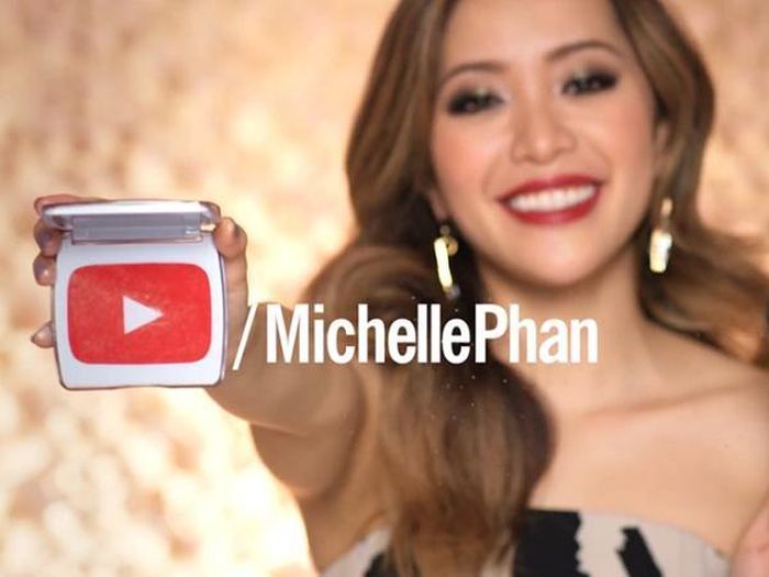 Những video hướng dẫn trang điểm của cô trên kênh Youtube gần 9 triệu lượt theo dõi thu hút hàng trăm nghìn, thậm chí hàng triệu hay chục triệu view. Và dĩ nhiên những con số này đem đến cho Michelle Phan thu nhập khủng lên tới 69 tỷ/ năm.