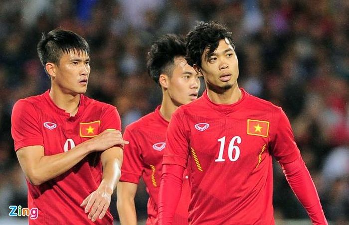  Kỳ AFF Cup 2016, Công Phượng trở lại với mái tóc dài, xoăn và nuôi thêm râu cằm để tạo điểm nhấn. Đáng tiếc khi đây không phải giải đấu thành công với anh bởi tuyển Việt Nam đã dừng bước ở bán kết, còn Công Phượng không có nhiều cơ hội ra sân. 